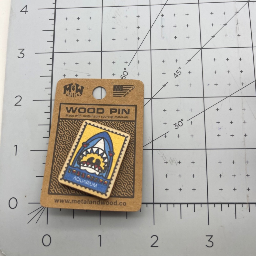 Metalโ and Wood Co Wood Pin Travel Tennessee Aquarium TN Shark